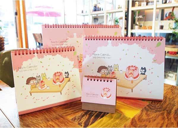 lịch để bàn chữ A